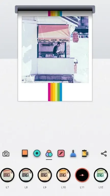 A sample photo showcasing the light leak and vintage filter effects of the Lomopola app.