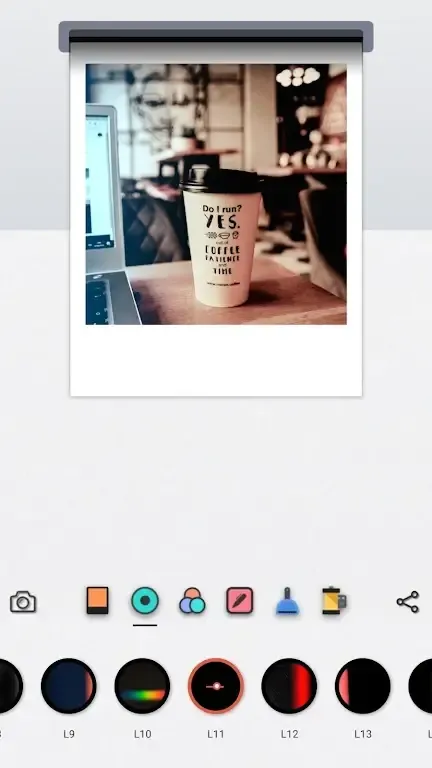 Lomopola app interface displaying various vintage filter options.